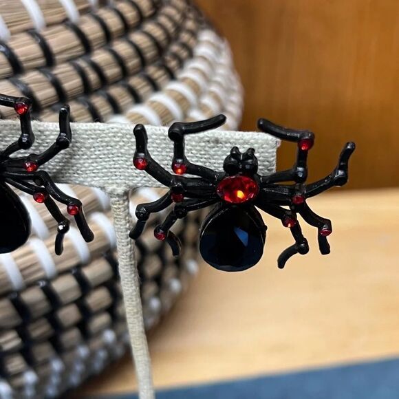 New Black & Red Spider Stud Earrings #JW21 - Picture 2 of 4
